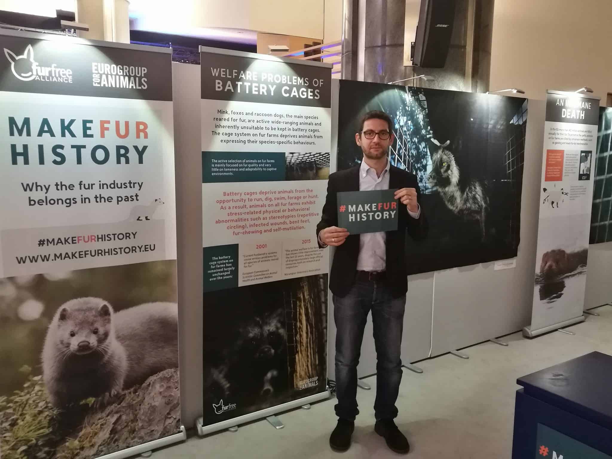 Marco Zullo firma la petizione contro le pellicce animali